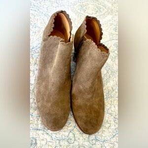 Jack Rogers Bailee Scalloped Suede Booties in Taupe Size 8